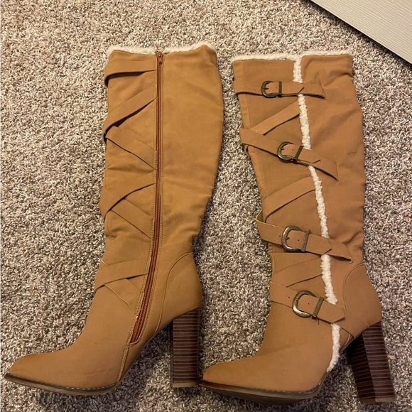 Boots ! - Picture 2 of 7